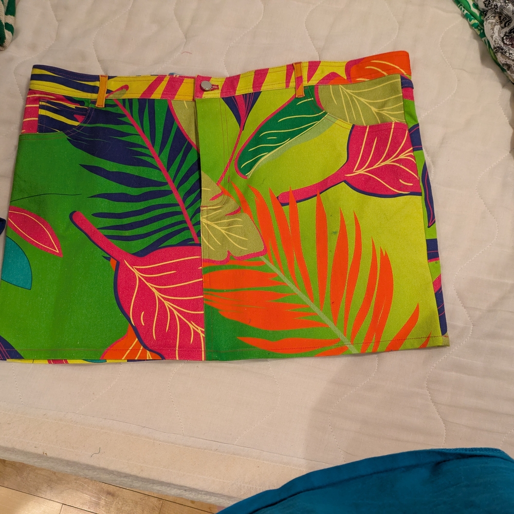 Vibrant Tropical Print Skirt